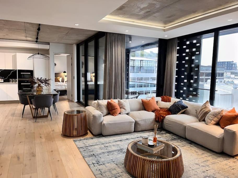 Penthouse With Private Pool Apartment